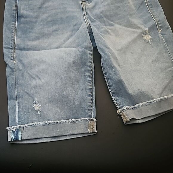 Lularoe Bermuda  Short 26 - Picture 5 of 6